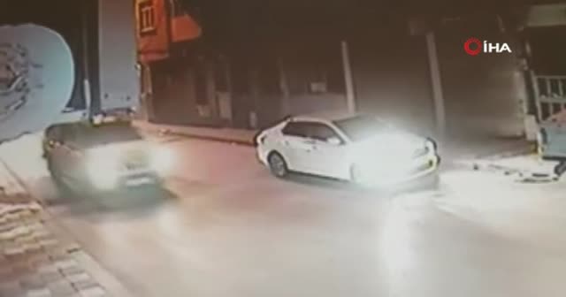 Depremin paniği ile yol ortasına bayıldı! Yaşanan panik kameralara yansıdı
