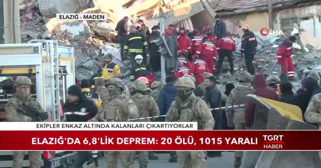 Elazığ'da bir kişi enkaz altından yaralı olarak çıkarıldı