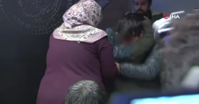Evlat nöbetine katılan ailelerden biri daha mutlu sona ulaştı!