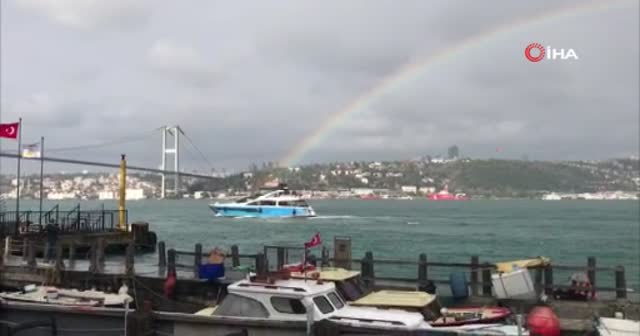 İstanbul Boğazı'nda muhteşem gökkuşağı görüntüsü