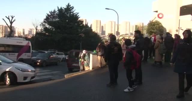 İstanbul'da korkutan yangın! Okul tahliye edildi