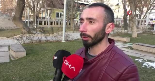 Kadın telefonla uğraşan erkeğin ensesine tokat attı, çarşı karıştı