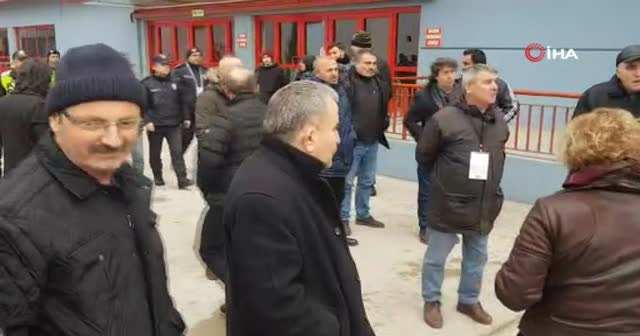 Kulüp başkanı ve futbolcu babası arasında maç sonrası gerginlik
