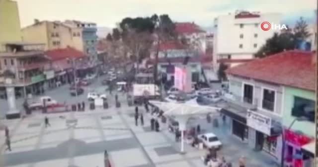 Manisa sokağa döküldü! Vatandaşın panik anları