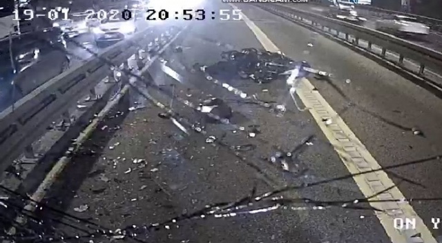 Metrobüs yolunda akıl almaz kaza, metrobüs motosiklete çarptı