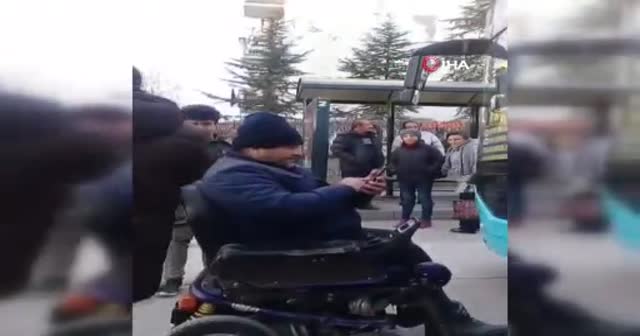 Tekerlekli sandalye, engelli, otobüs,