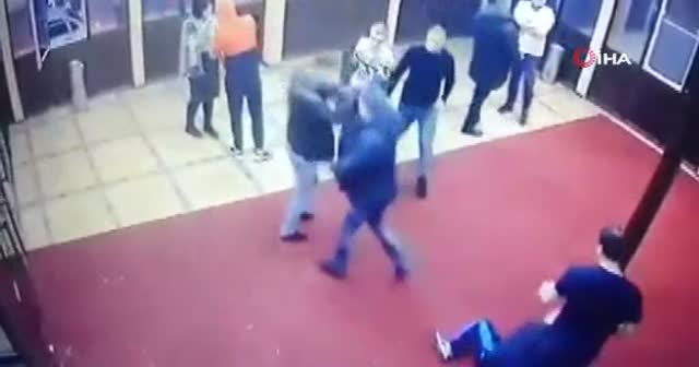 Toplu kavgada yumruk yedi, aldığı darbeyle beyin sarsıntısı geçirip öldü