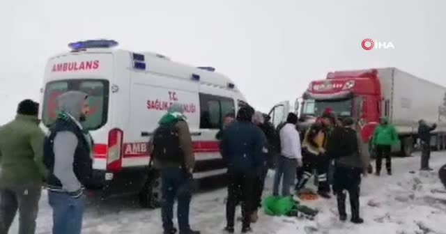 Bursaspor taraftarını taşıyan otobüs devrildi: 2 yaralı