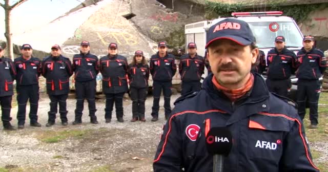 Ekipler, depremde anne ve oğlunu sarılmış halde çıkardı