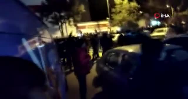 Galatasaray - Fenerbahçe taraftarları birbirine girdi