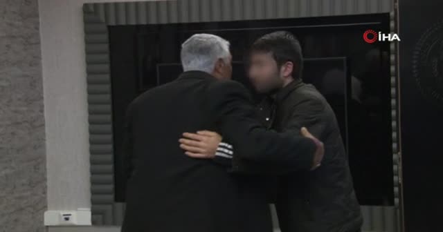 HDP önünde eylem başlattı, 6 yıl sonra oğluna kavuştu