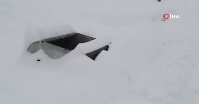 İran merkezli deprem Van'da hissedildi 7 kişi hayatını kaybetti