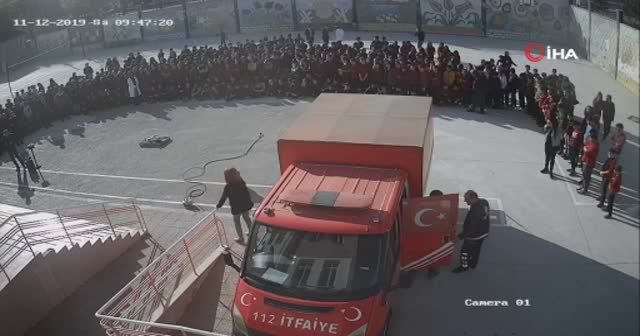 Isparta'da müdürün öğrenciye tekme atması