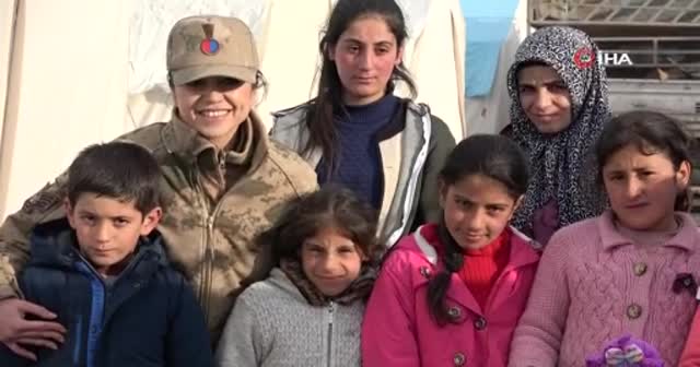 Kadın astsubaylar depremzede çocuklara umut oldu