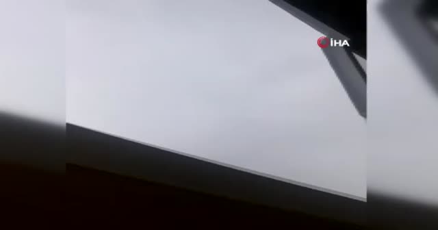Marmaray’da kartına yükleme yapan kadının parasını çalan karga kamerada