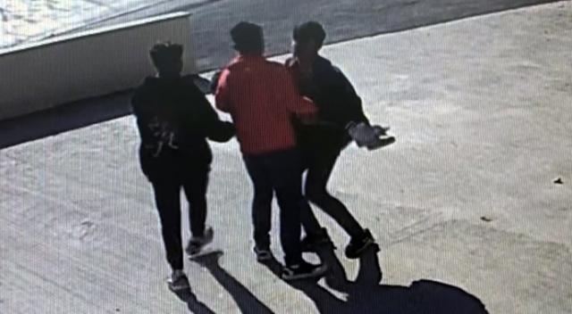 Sosyal medya için video çeken gence bayıltana kadar dayak