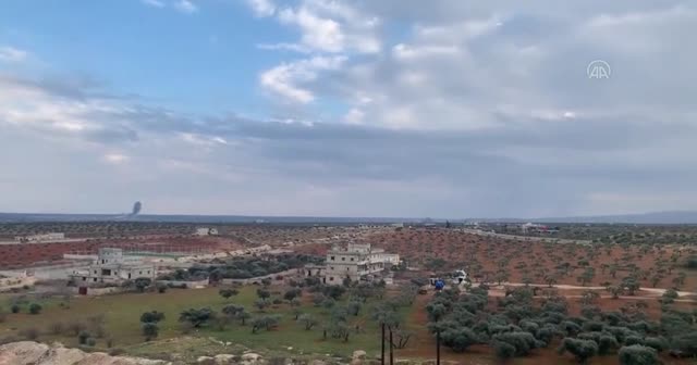 TSK, sivil yerleşimleri vuran Esad rejimi topçusuna karşılık veriyor