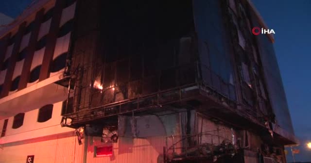 Beylikdüzü'nde korkutan yangın! Otel alevlere teslim oldu