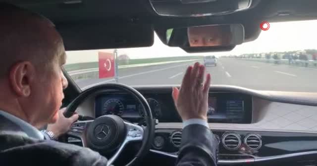Cumhurbaşkanı Erdoğan, Çaykur Rizespor - Alanyaspor maçını aracından takip etti