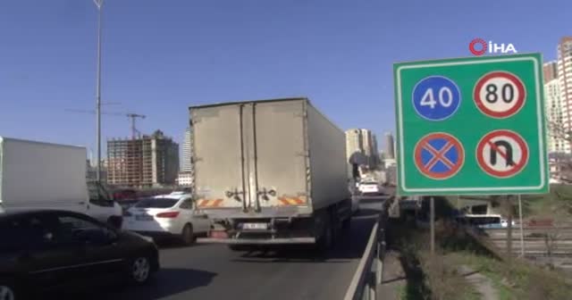 İstanbul'da 'koronavirüs tatili' trafiği