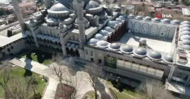 İstanbul’un tarihi camileri boş kaldı
