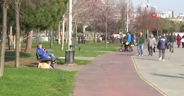 Koronaya aldırmadan sahile akın eden vatandaşlar havadan görüntülendi