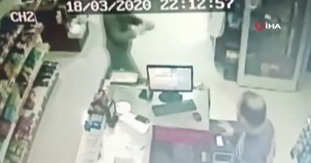 Marketi gasp edip, sevgilisiyle eğlendi