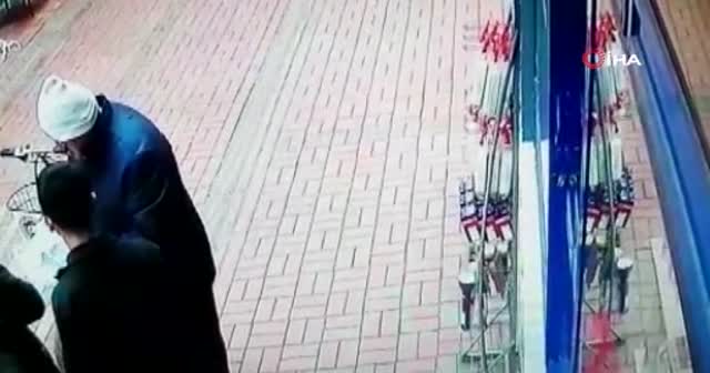 Sakat rolü yapan dilenci zabıtaya zor anlar yaşattı