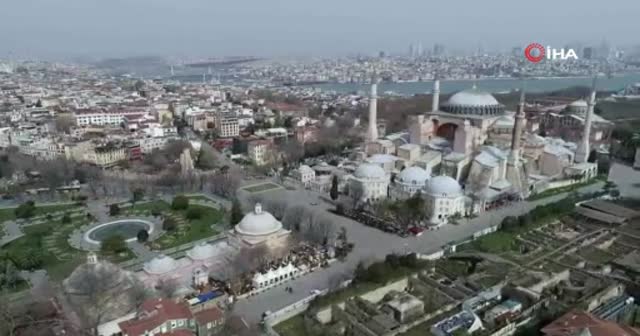 Tarihi Sultanahmet Meydanı tarihin en sakin günlerini geçiriyor