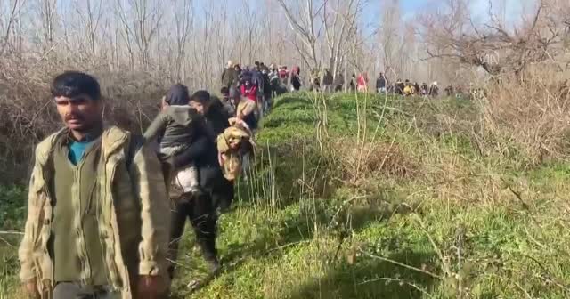 Yunan askerleri mültecilere ateş açtı...