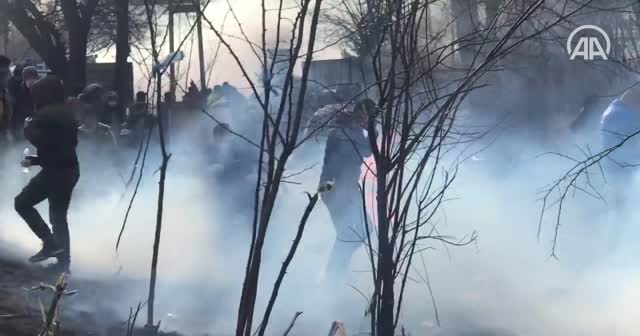 Yunanistan'dan tampon bölgedeki göçmenlere sert müdahale