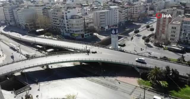 Fatih'in en işlek caddeleri bomboş kaldı