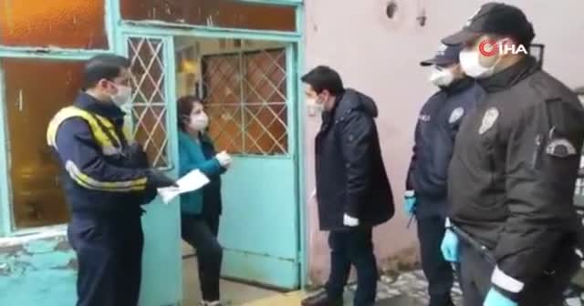 İstanbul’da bin TL sosyal yardım, ailelere evlerinde teslim edilmeye başlandı