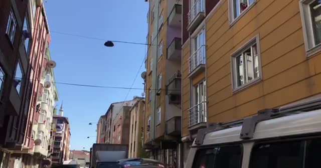 Kızılay Esenler’de ekmeği vatandaşın kapısına götürdü