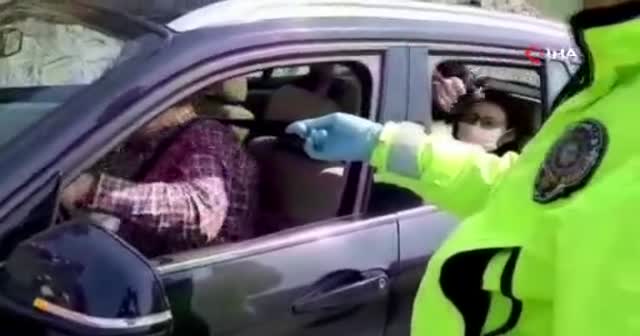 Köpeğini ameliyata götüren çiftle polisin diyaloğu dikkat çekti