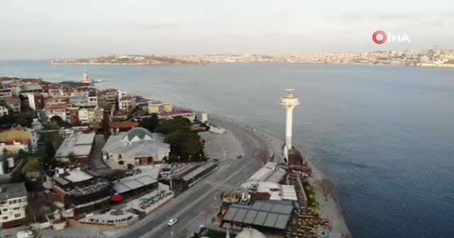 Sokağa çıkma kısıtlaması nedeniyle Üsküdar Meydanı boş kaldı