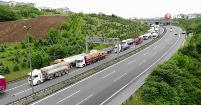 65 yaş üstü memleketlerine doğru yola çıkınca Kocaeli TEM kilitlendi