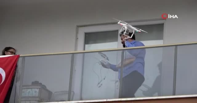 Ekmeğini bakkaldan drone ile aldı