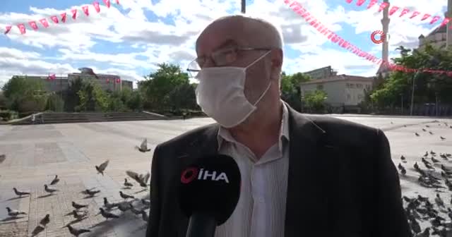 Herkes sokağa o aç kalan güvercinlere koştu
