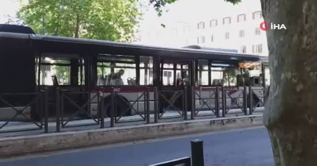 İtalya'da halk park ve bahçelere akın ediyor