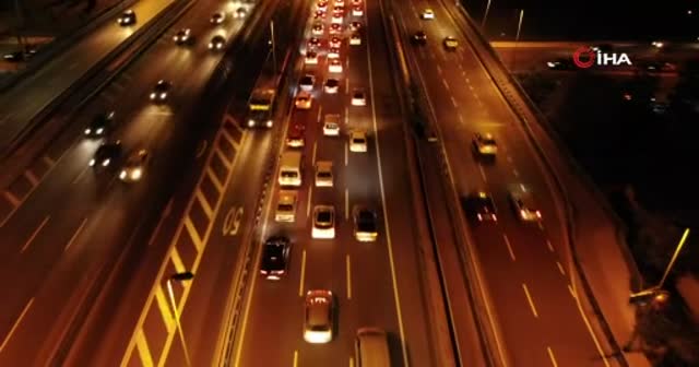 Kısıtlamaya dakikalar kala E-5’teki yoğun trafik havadan görüntülendi