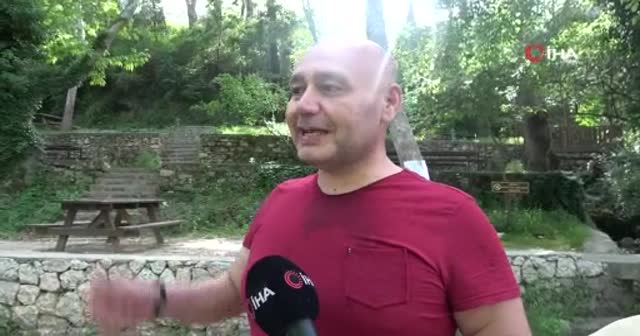 Termometreler 43,5 dereceyi gösterdi, vatandaşlar kendilerini soğuk suya attı