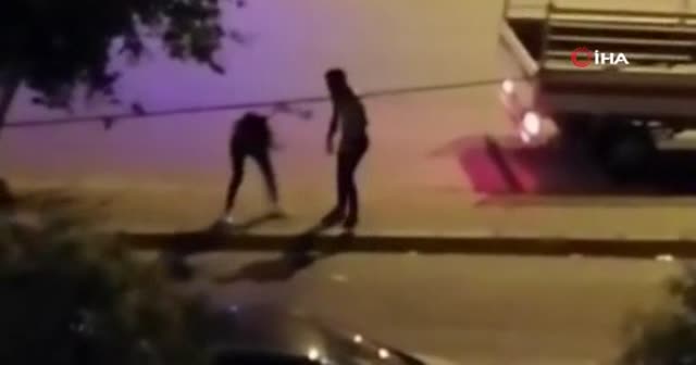 Cadde ortasında kadına şiddet, cep telefonuyla görüntülendi