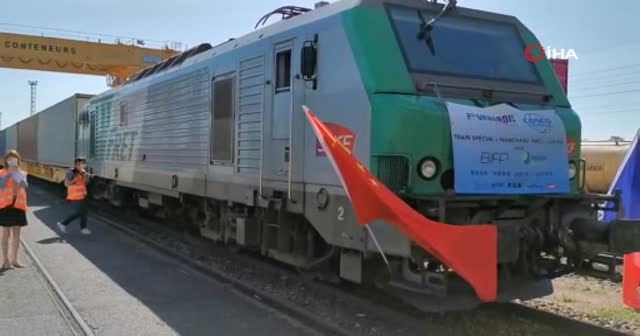 Çin'den trenle gönderilen 20 milyon tıbbi malzeme Paris'e ulaştı