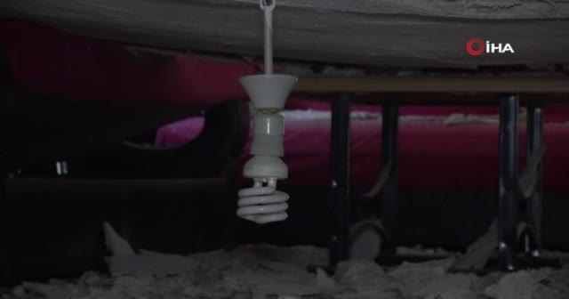 Düğünden evlerine dönen çift çöken tavanla hayatlarının şokunu yaşadı