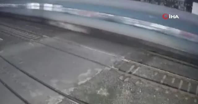 Hindistan’da tren motosikleti biçti
