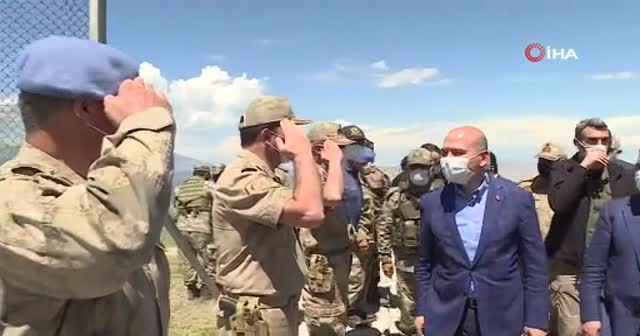 İçişleri Bakanı Soylu, İran sınırında incelemelerde bulundu