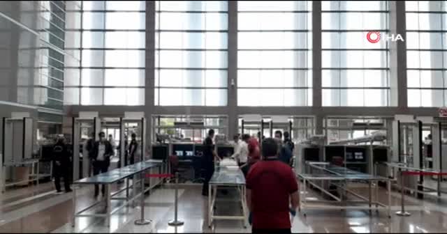 İstanbul Adalet Sarayı'nda yoğunluk