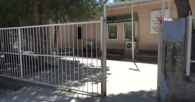 Maskesiz girdiler, uyaran doktoru darp ettiler