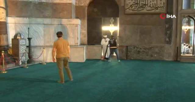 Ayasofya Camii öğle namazında doldu taştı